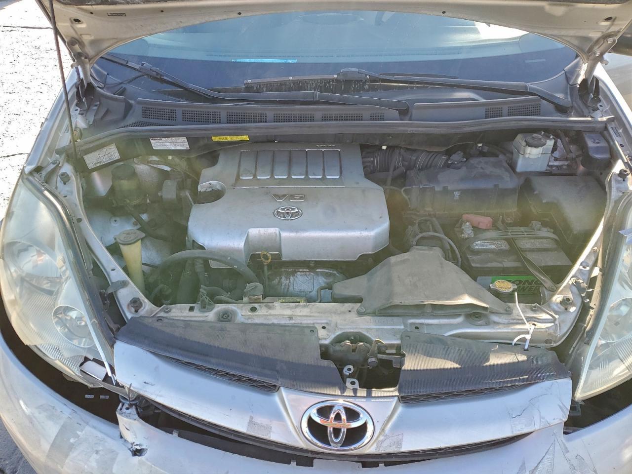 2010 TOYOTA SIENNA