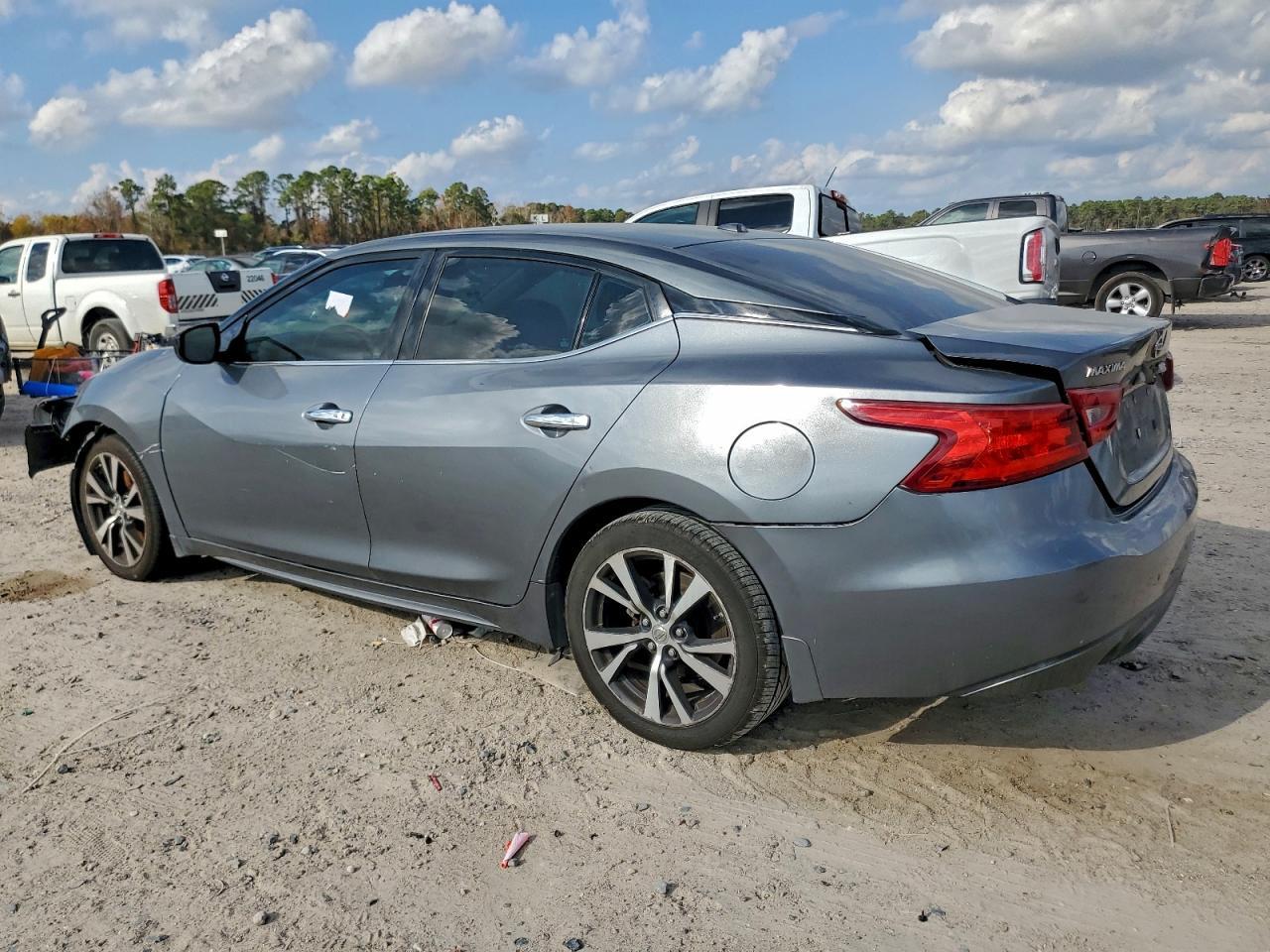 2016 NISSAN Maxima