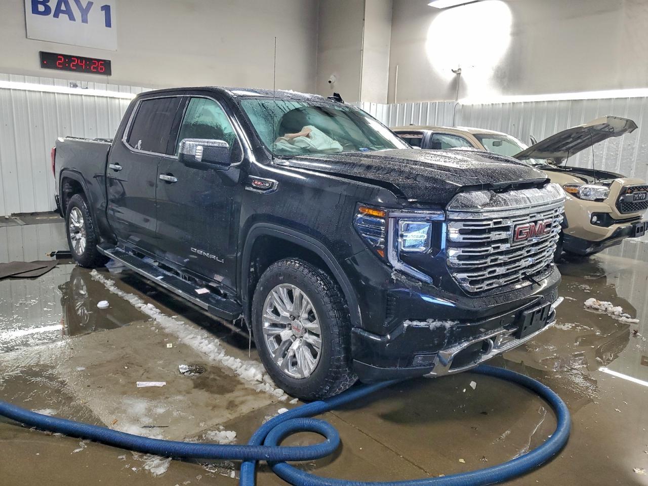 2025 GMC Sierra