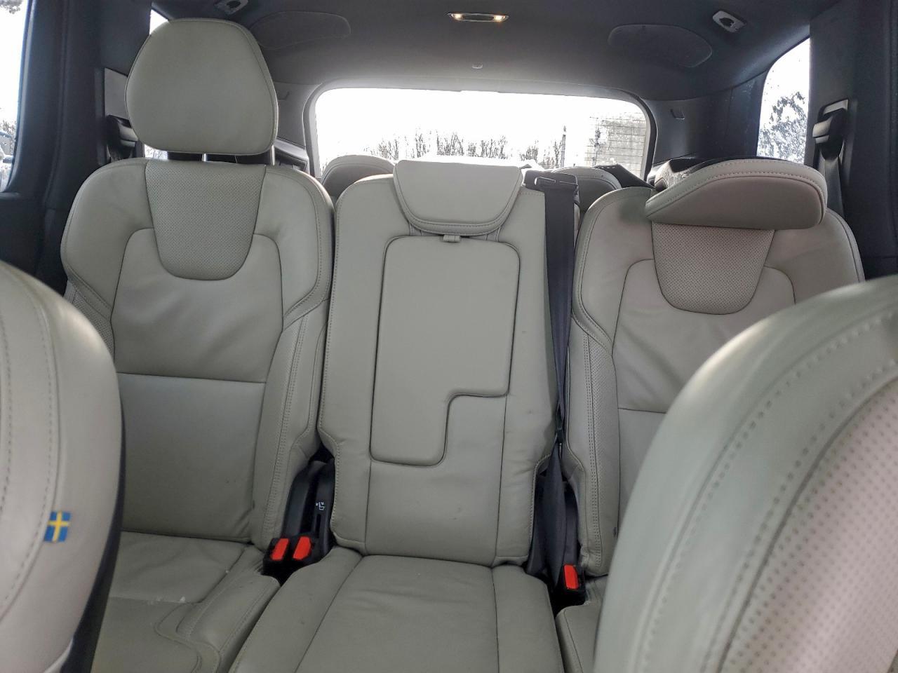 2022 VOLVO XC90