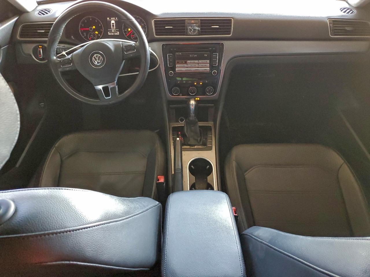 2014 VOLKSWAGEN Passat
