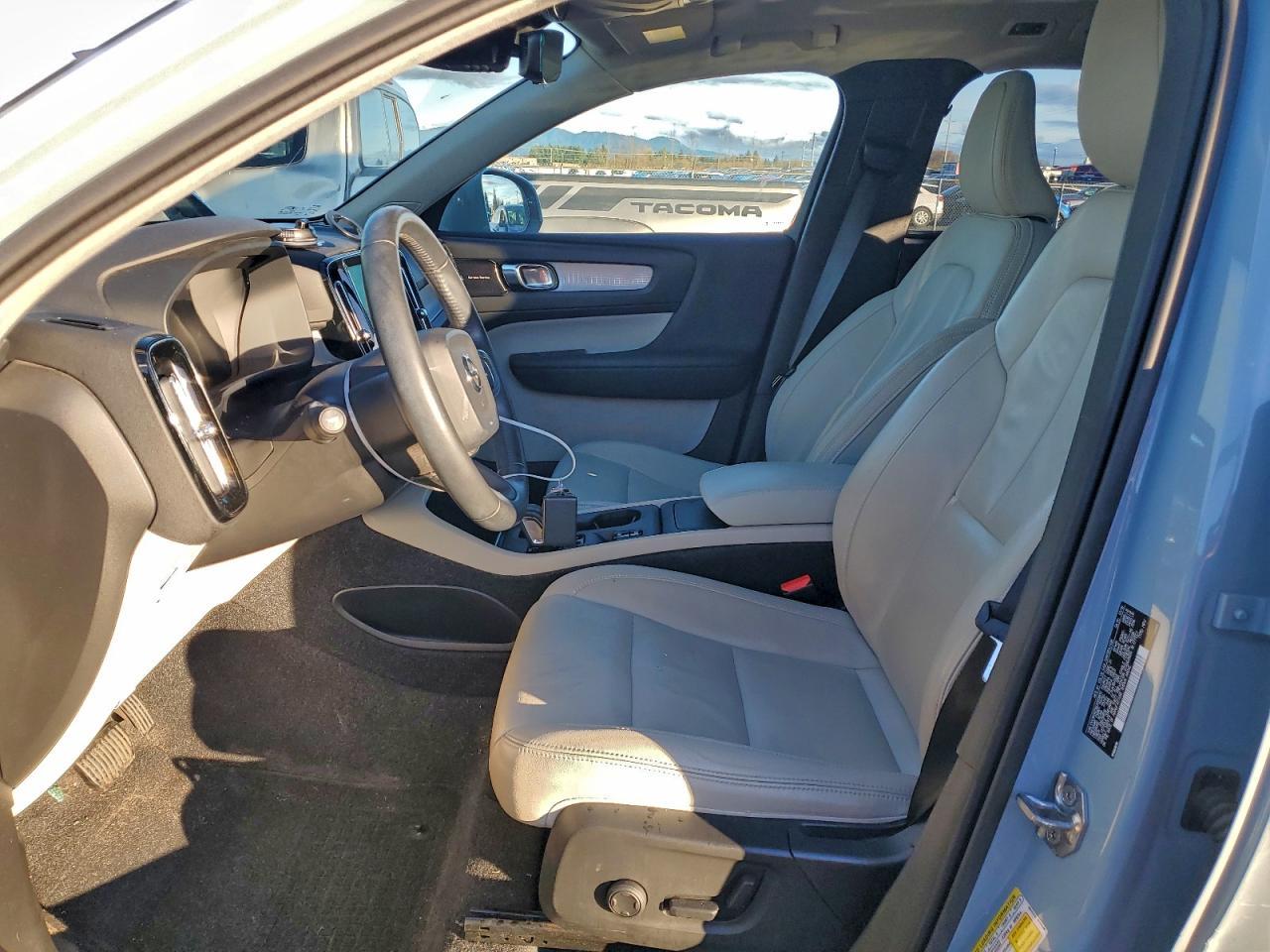 2019 VOLVO XC40