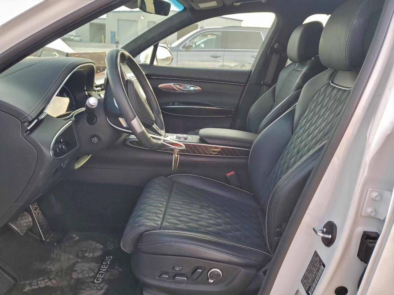 2023 GENESIS GV70