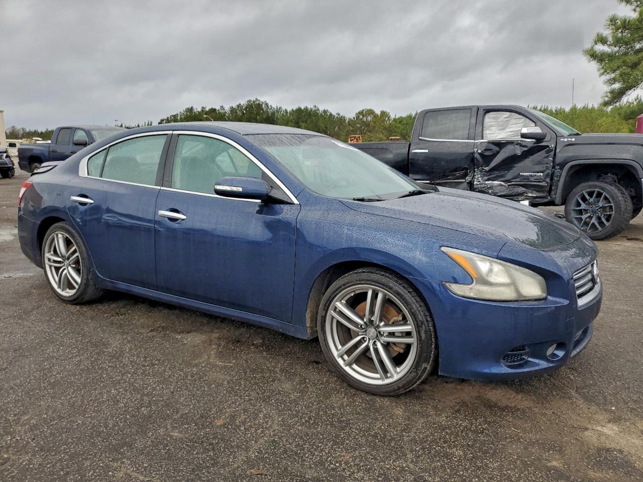 2011 NISSAN Maxima