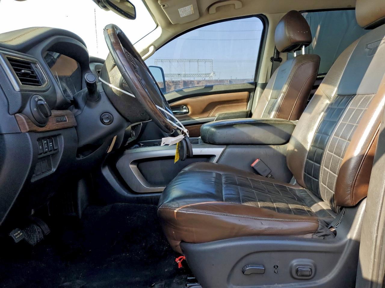2016 NISSAN Titan