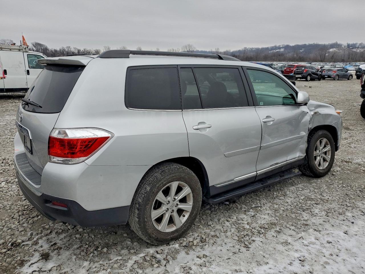 2011 TOYOTA HIGHLANDER