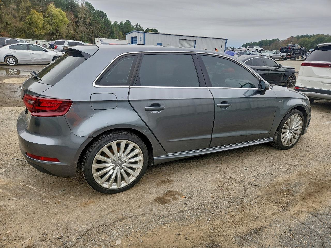 2016 AUDI A3 e-tron