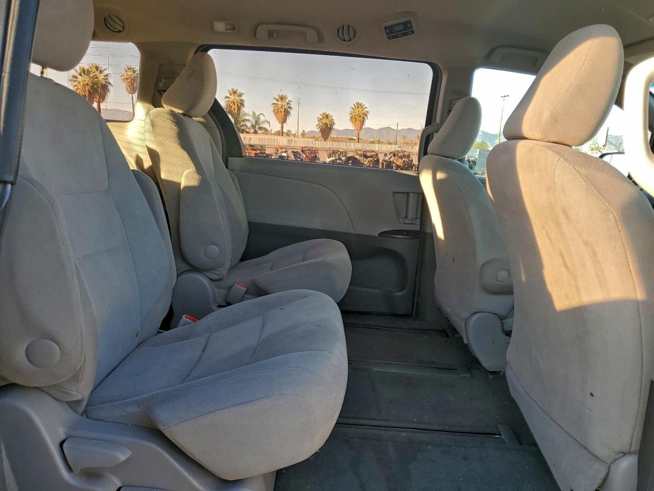 2015 TOYOTA SIENNA