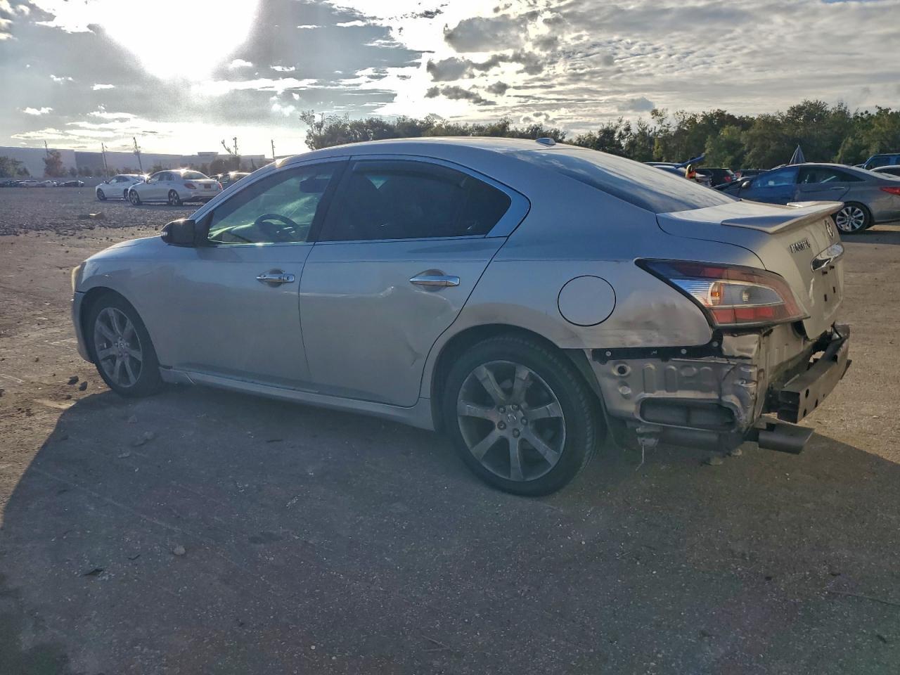 2014 NISSAN Maxima