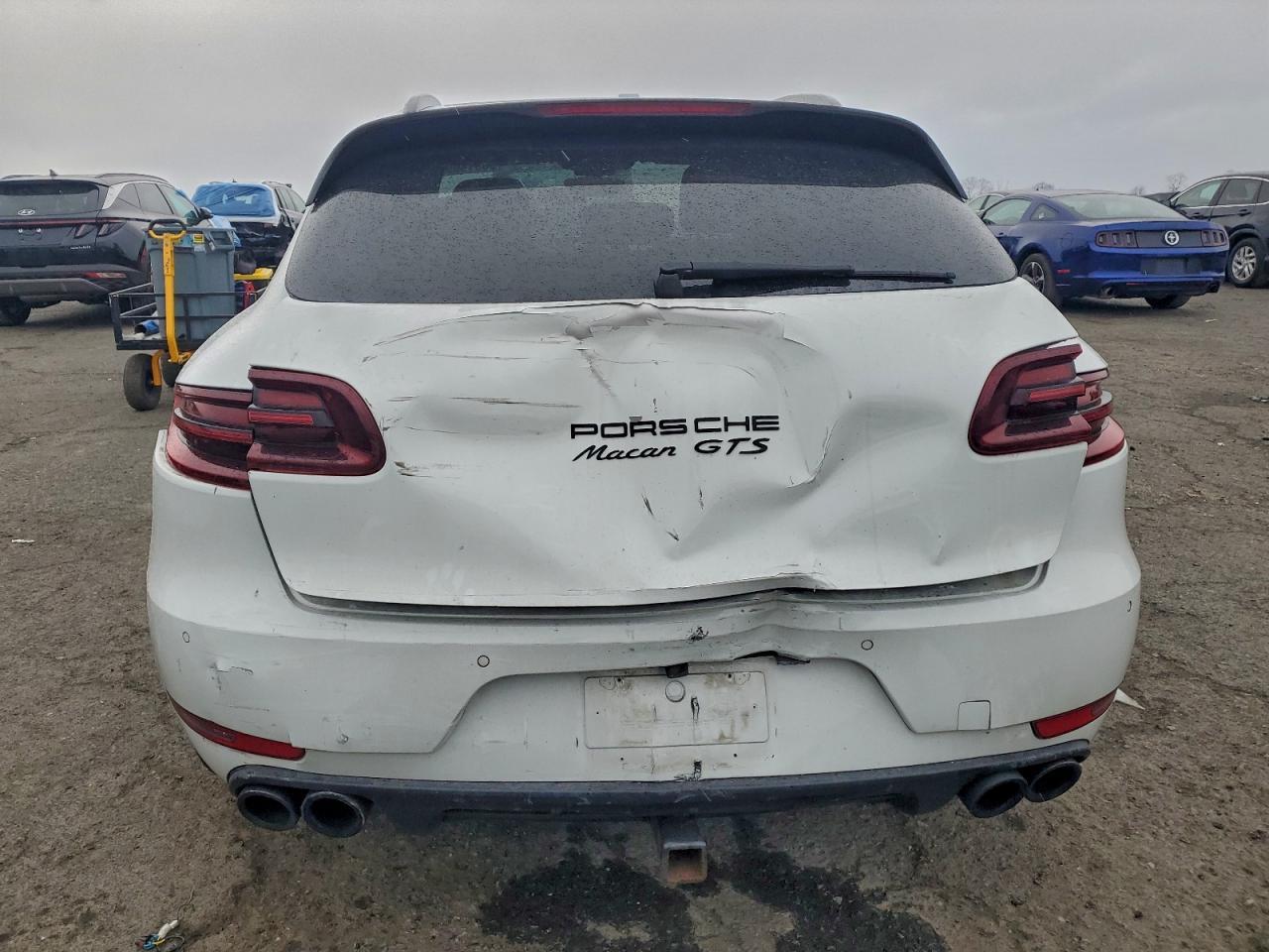 2017 PORSCHE Macan