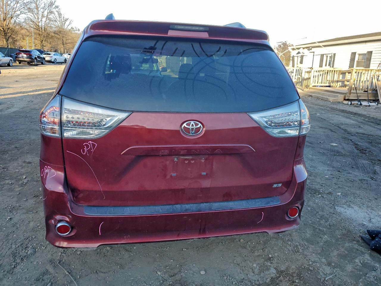 2013 TOYOTA SIENNA