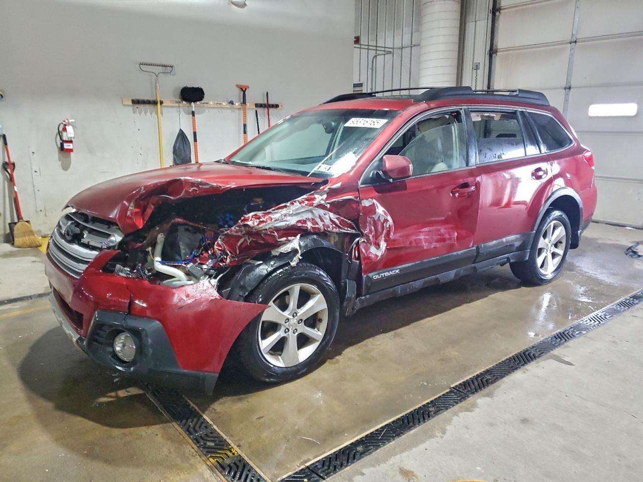 2013 SUBARU Outback