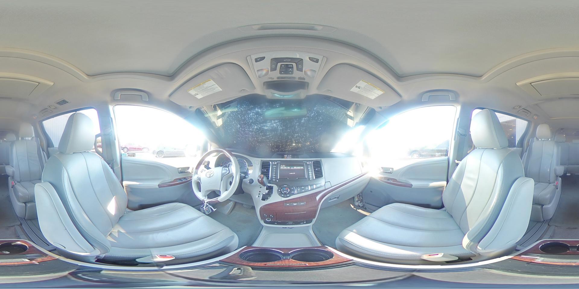 2014 TOYOTA SIENNA