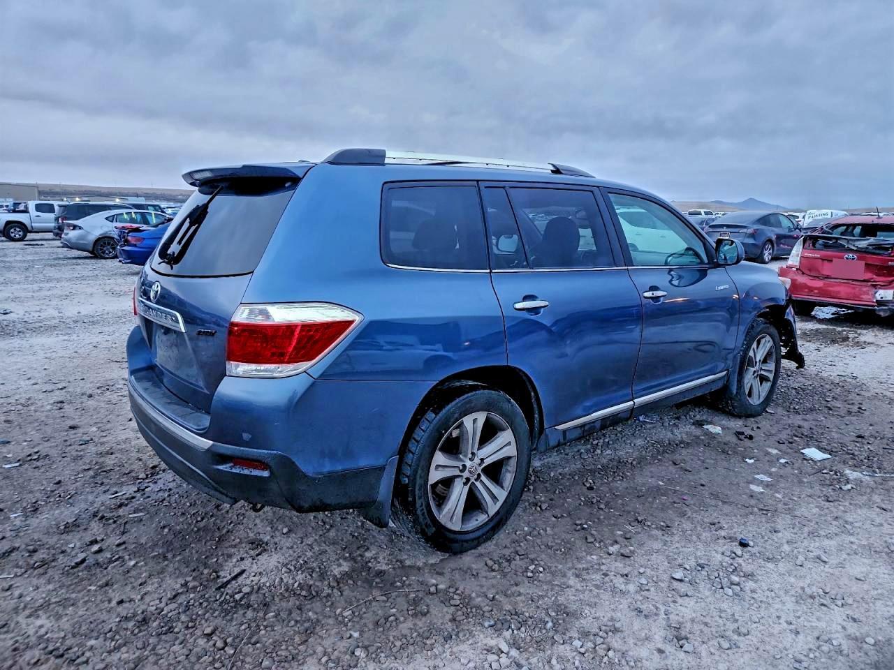 2011 TOYOTA HIGHLANDER
