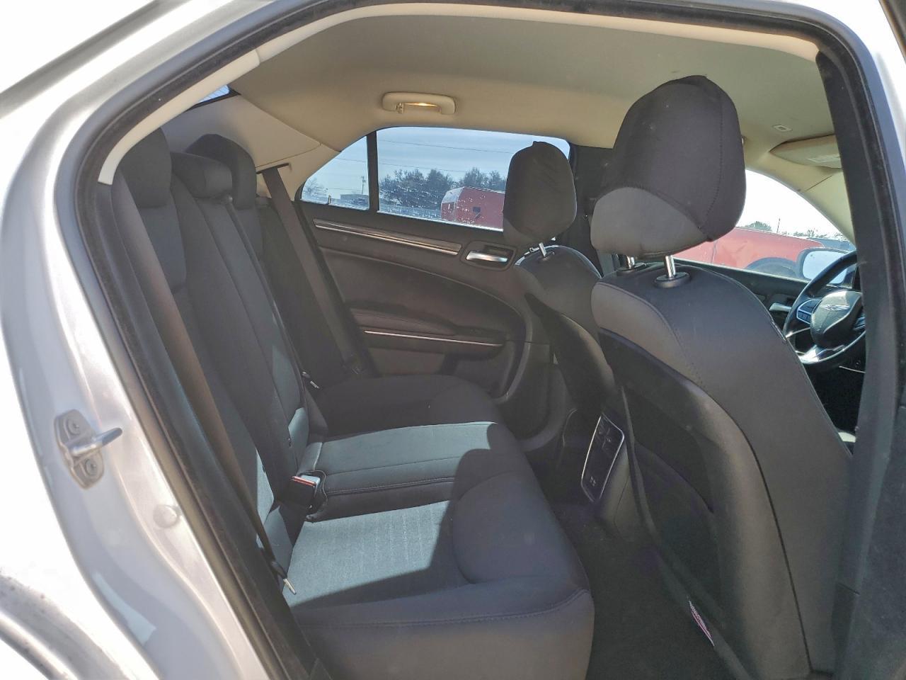 2019 CHRYSLER 300