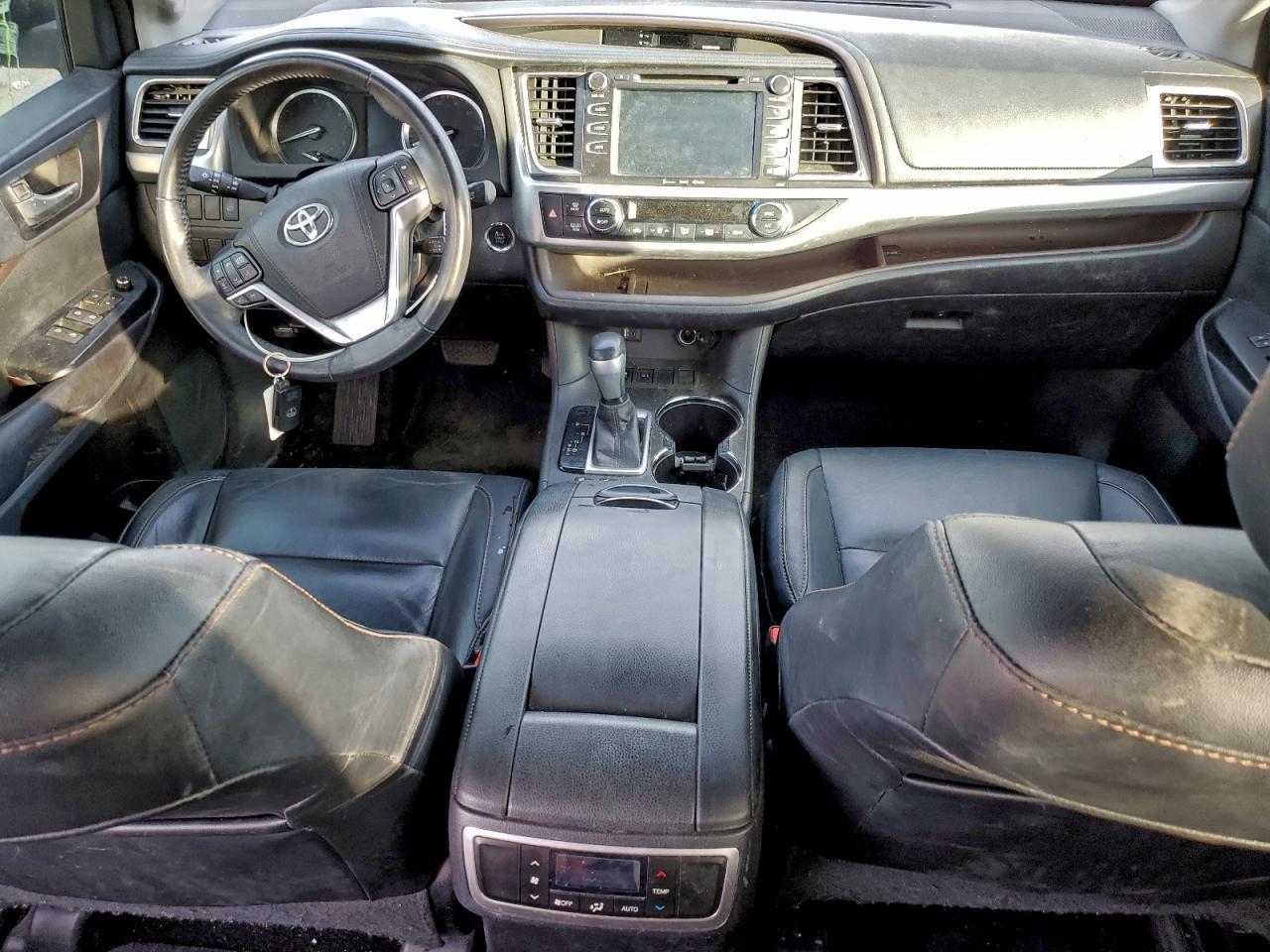 2016 TOYOTA HIGHLANDER