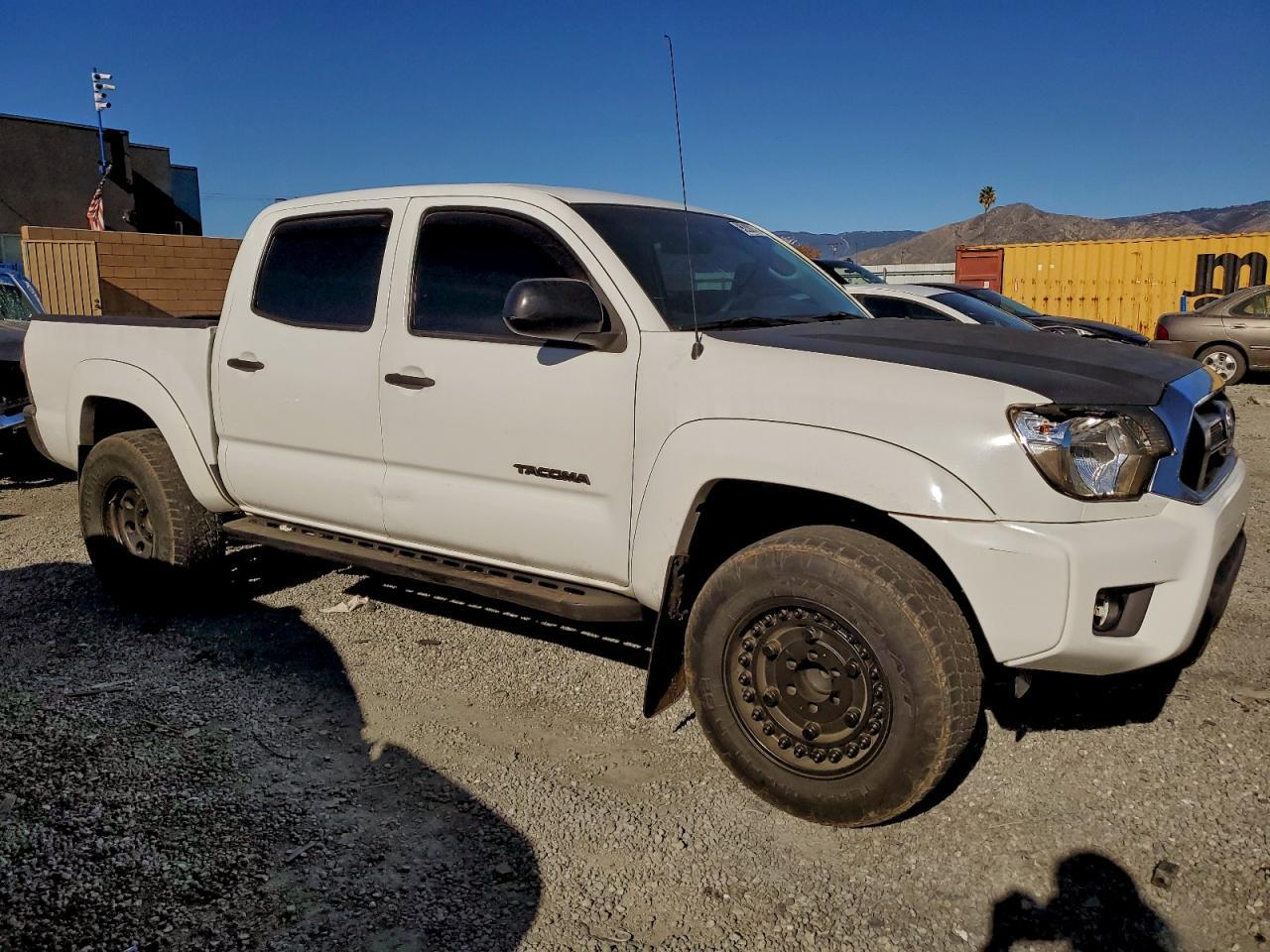 2015 TOYOTA TACOMA