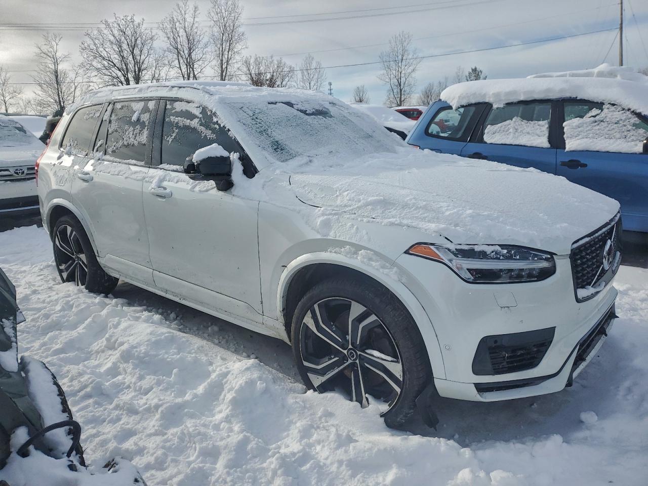 2022 VOLVO XC90