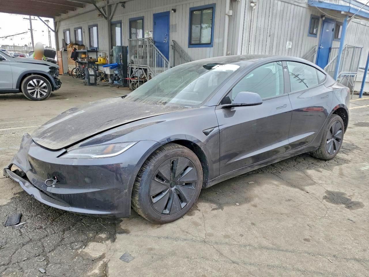 2025 TESLA MODEL 3