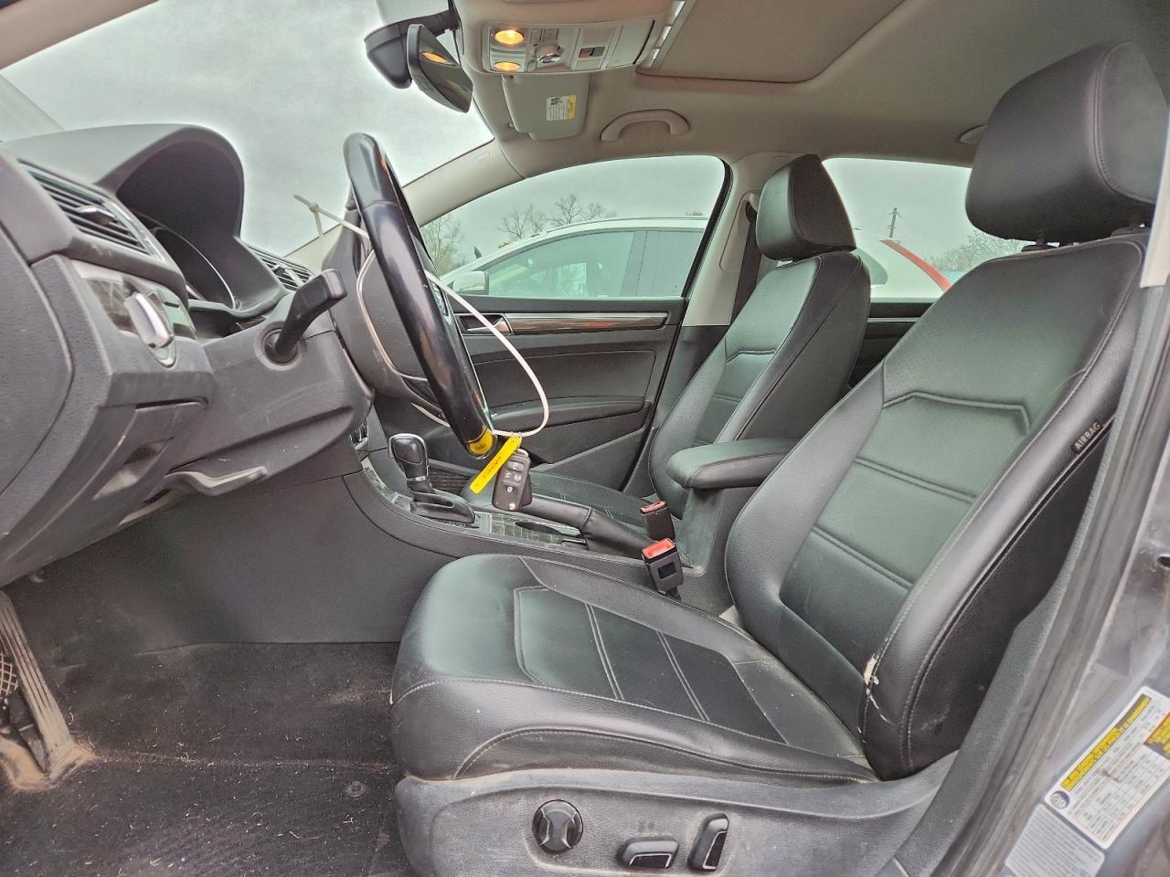 2017 VOLKSWAGEN Passat