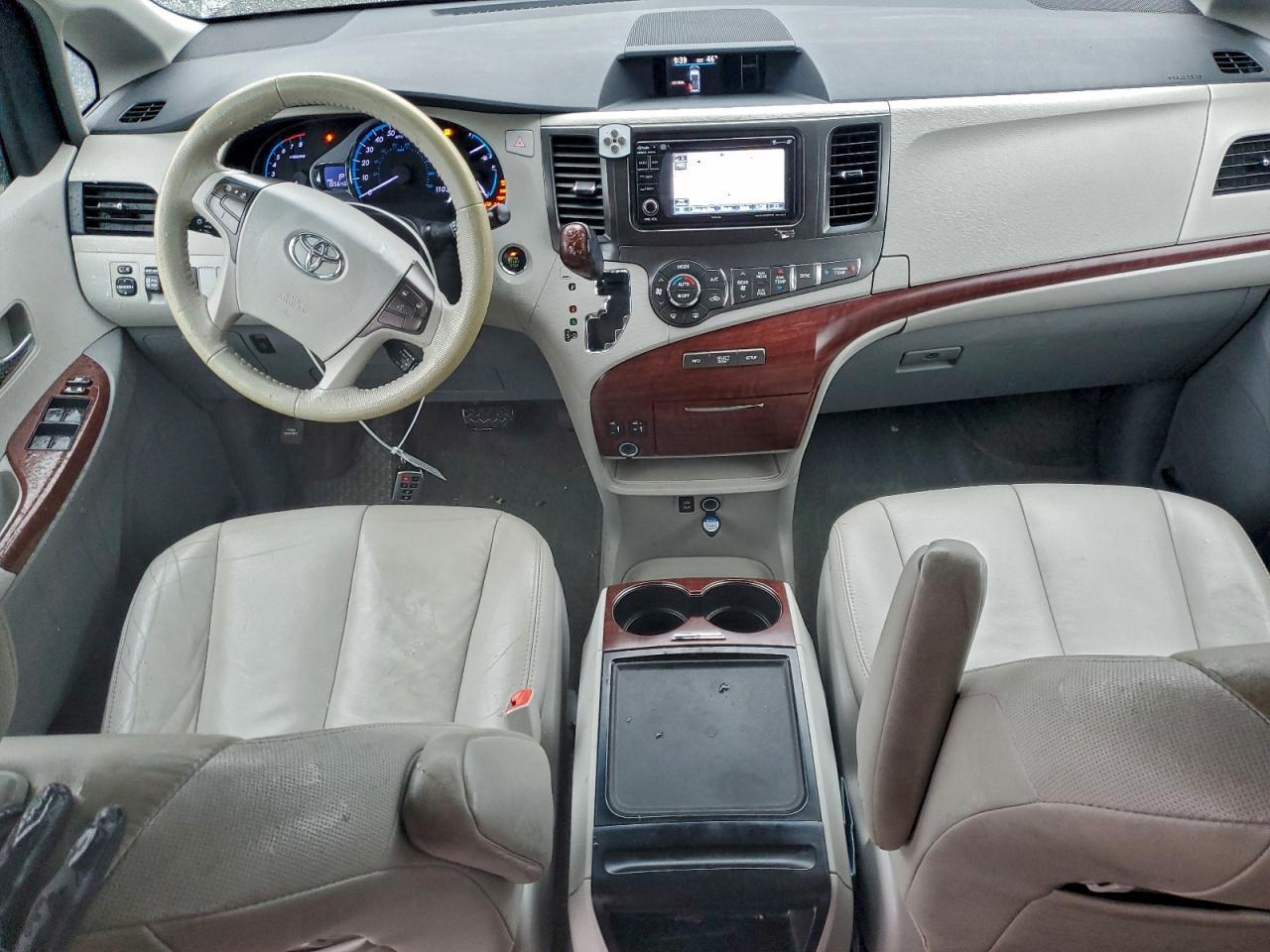 2013 TOYOTA SIENNA