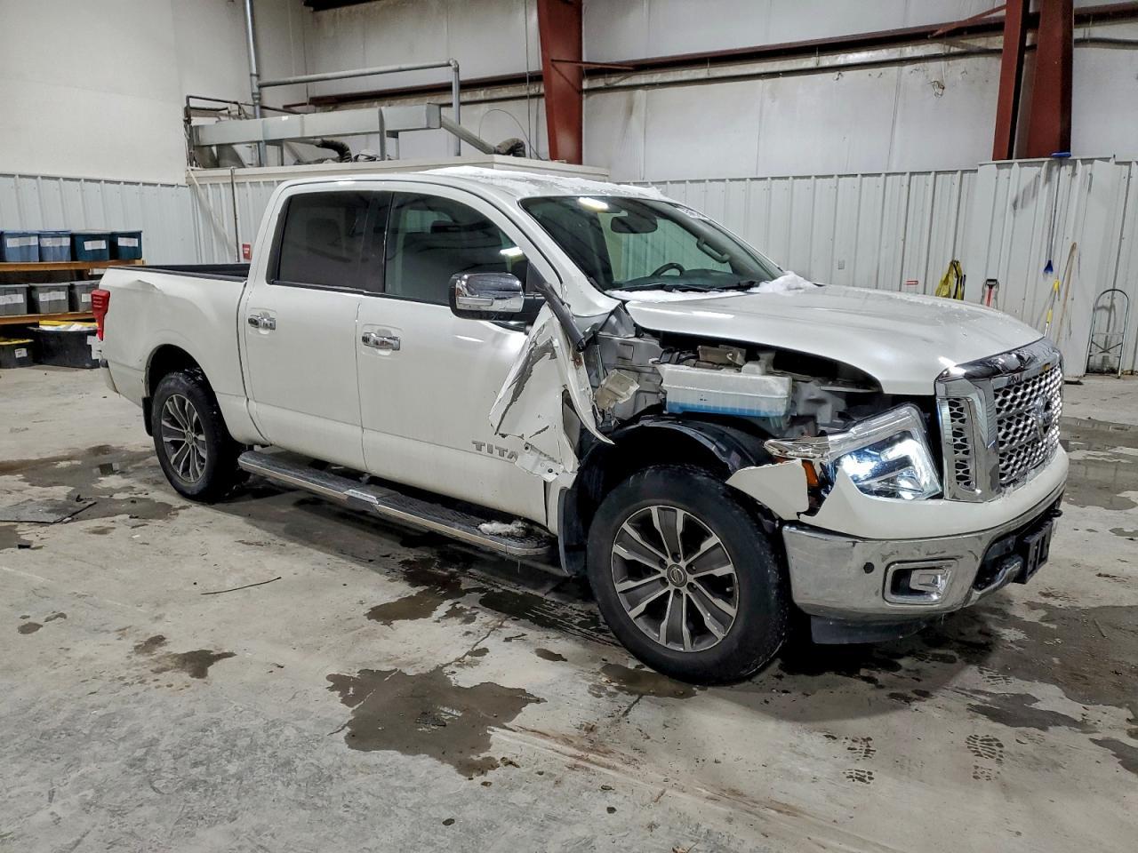 2017 NISSAN Titan