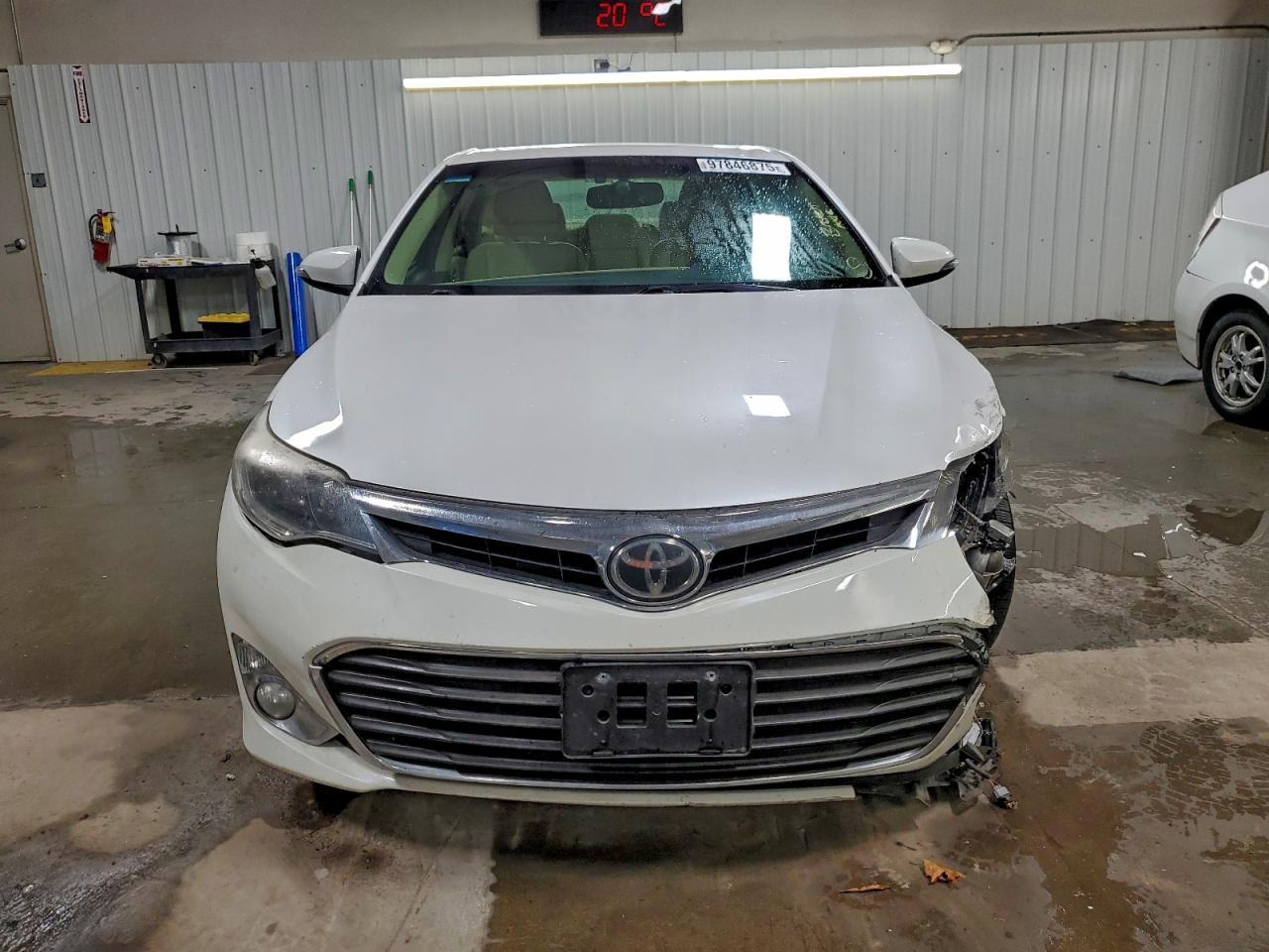 2013 TOYOTA Avalon