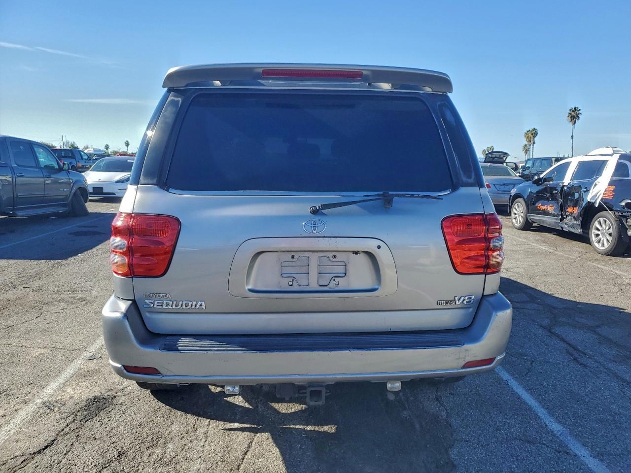 2004 TOYOTA Sequoia