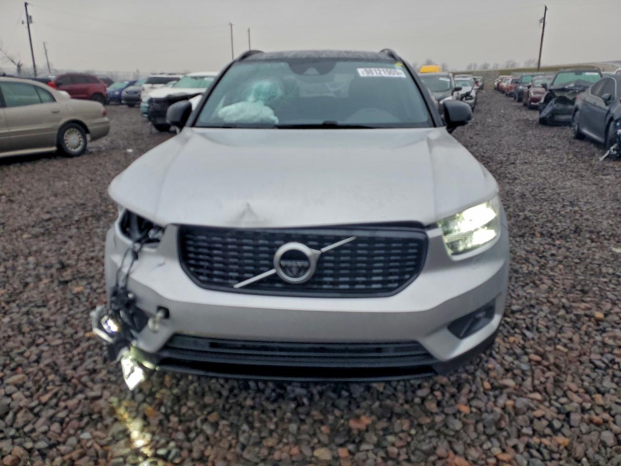 2019 VOLVO XC40