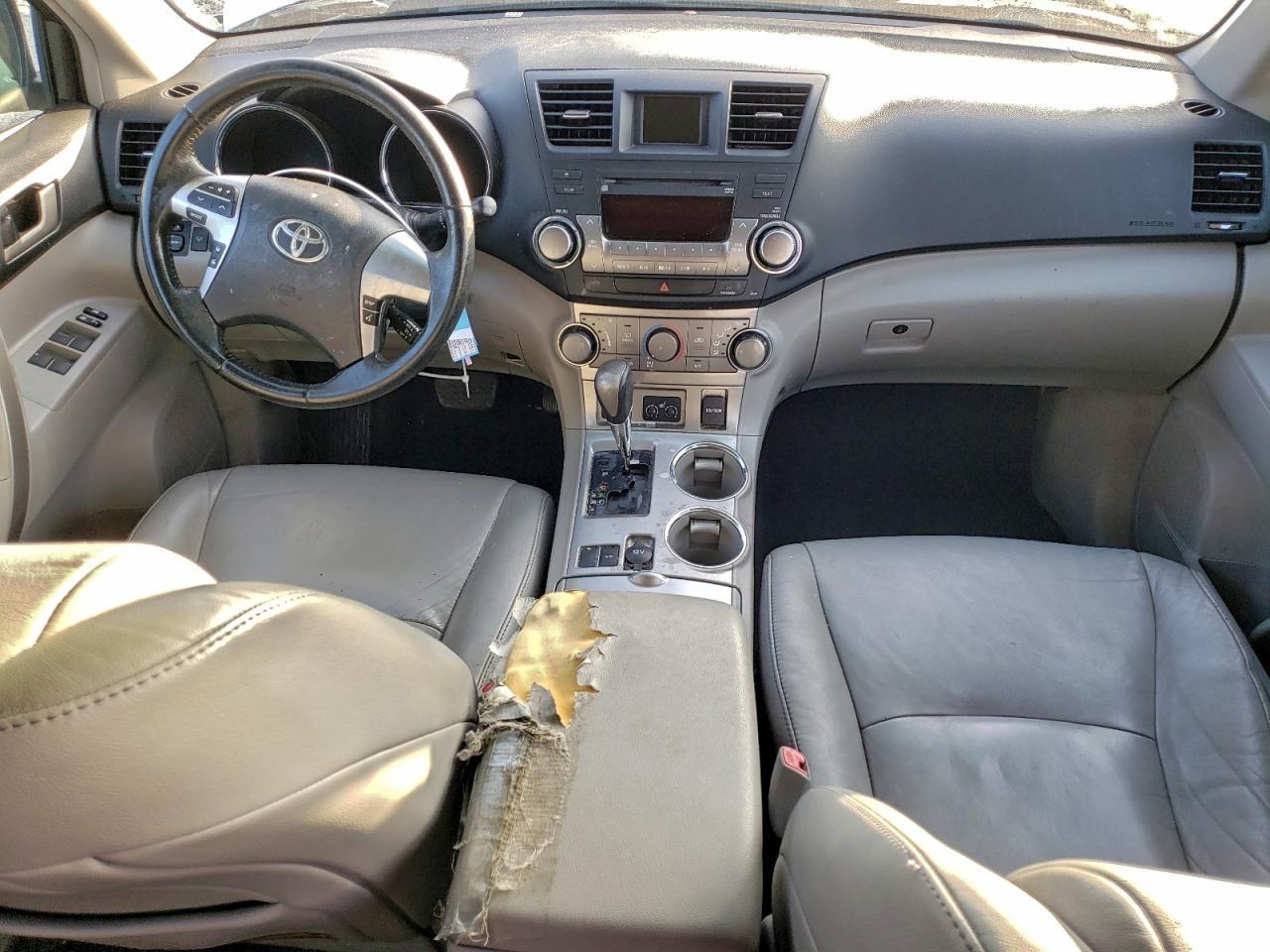 2011 TOYOTA HIGHLANDER