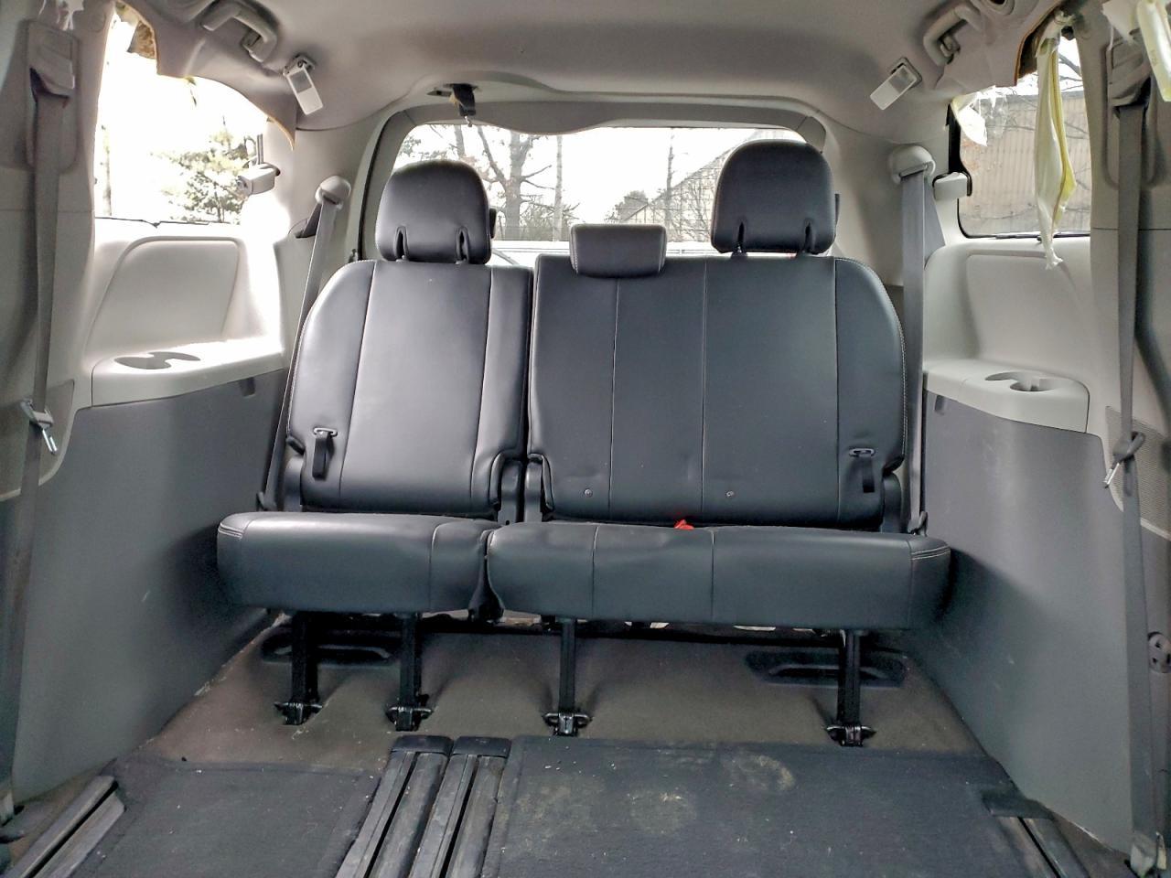 2012 TOYOTA SIENNA