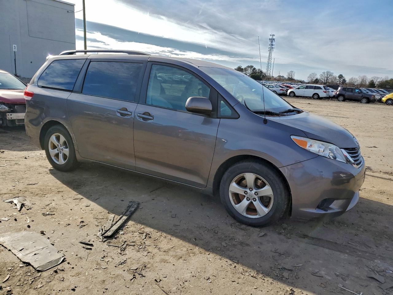 2014 TOYOTA SIENNA