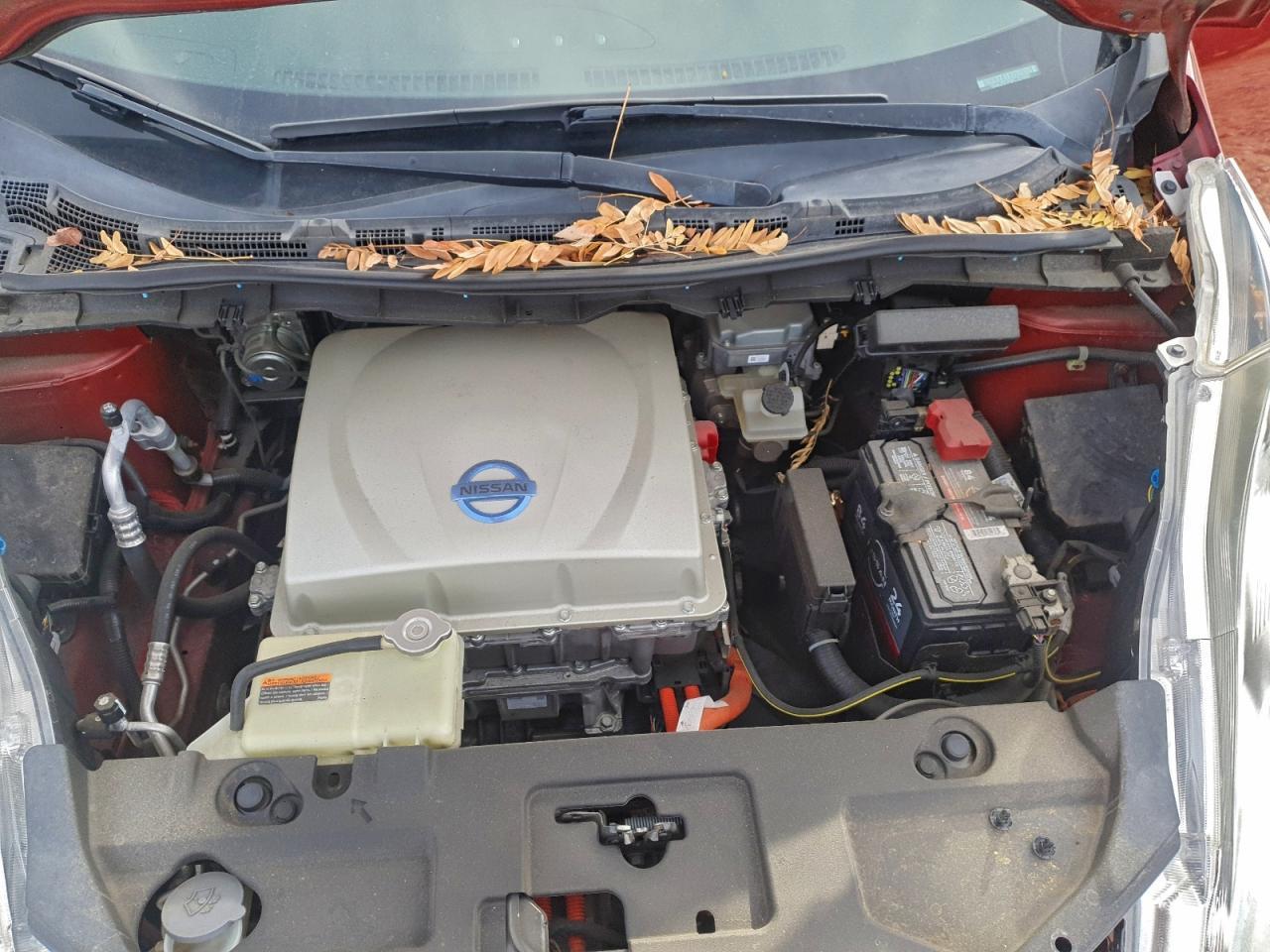 2015 NISSAN LEAF
