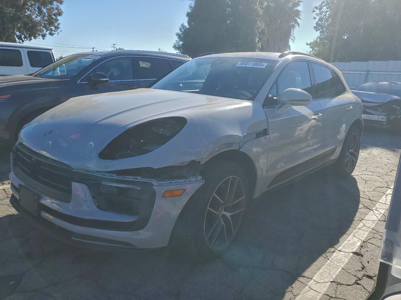 2024 PORSCHE Macan