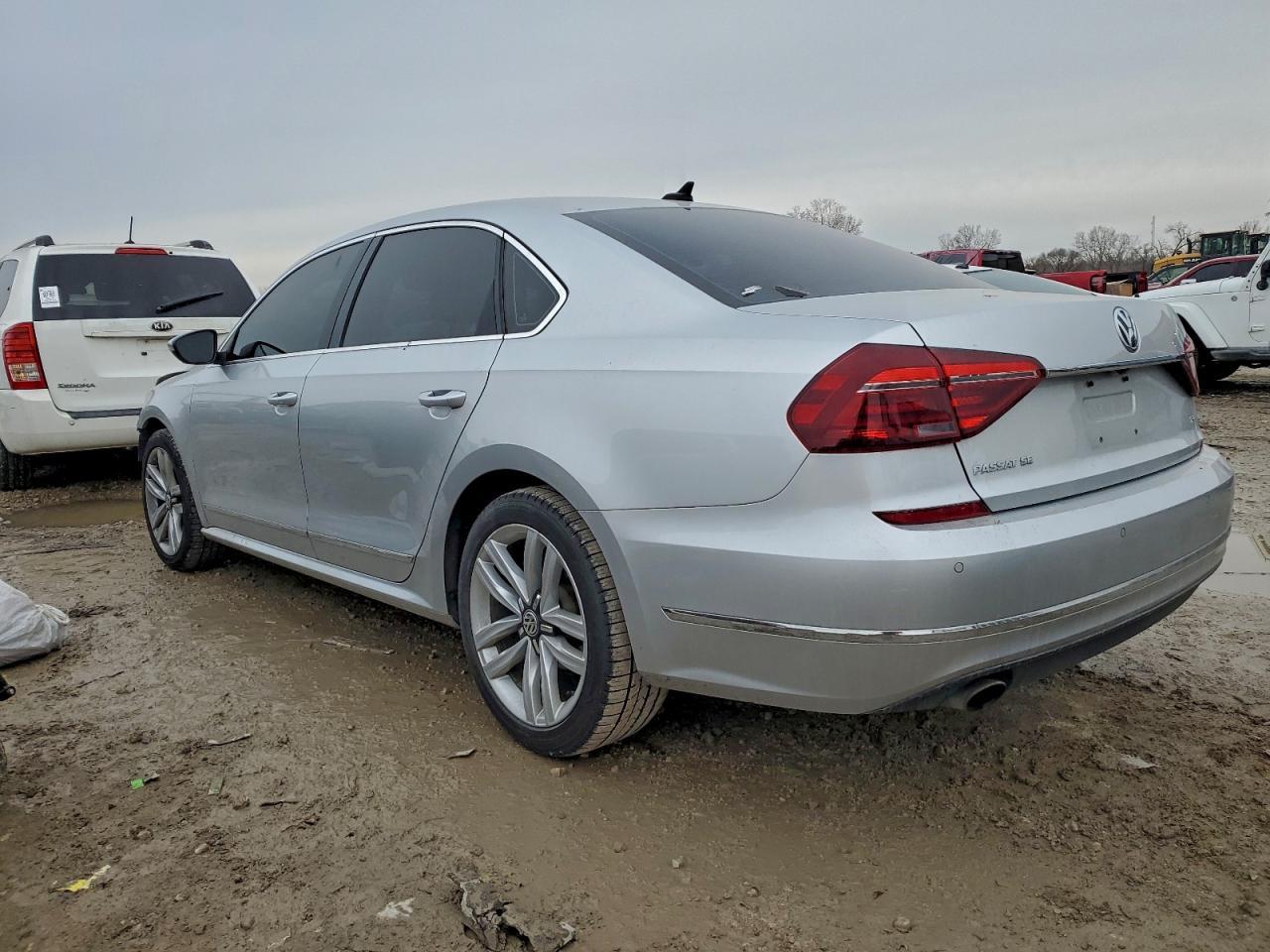 2017 VOLKSWAGEN Passat