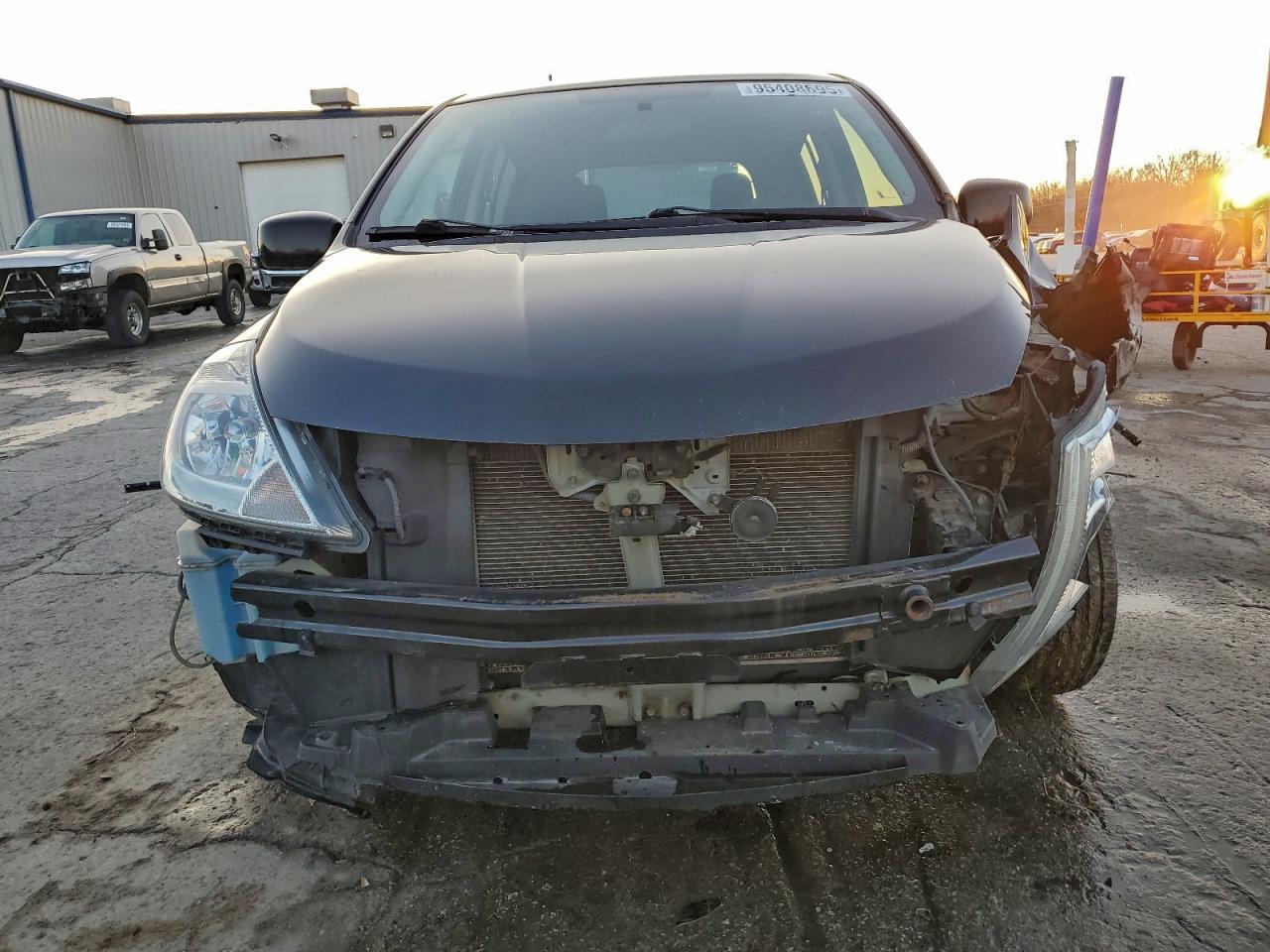 2011 NISSAN VERSA