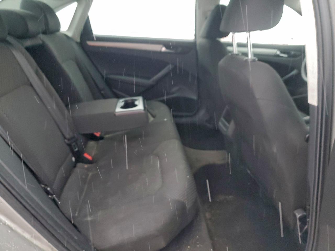 2012 VOLKSWAGEN Passat