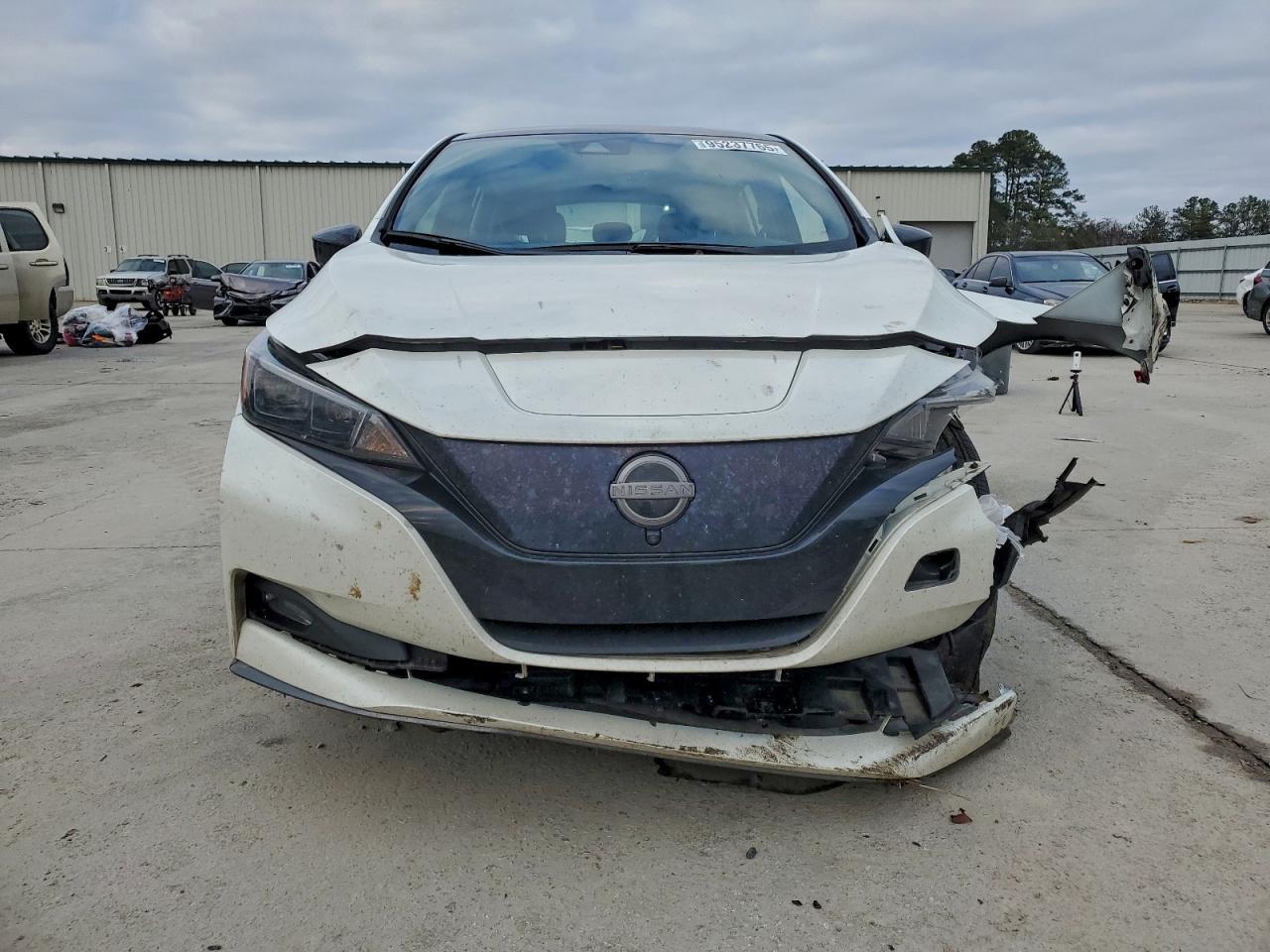 2024 NISSAN LEAF