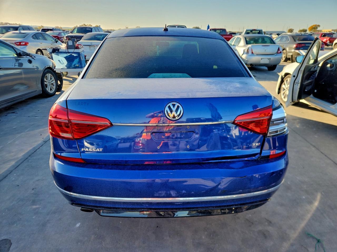 2016 VOLKSWAGEN Passat