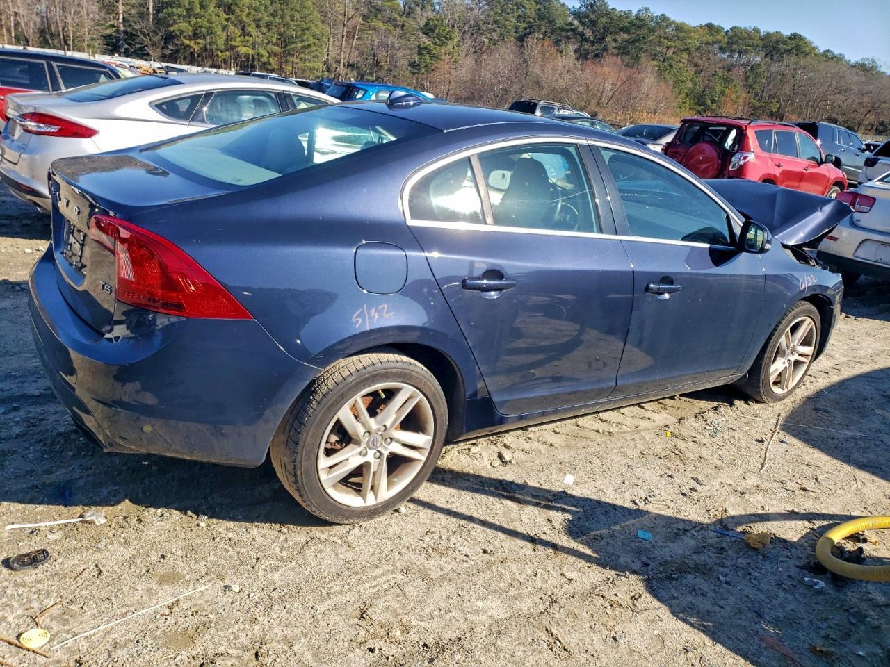 2015 VOLVO S60