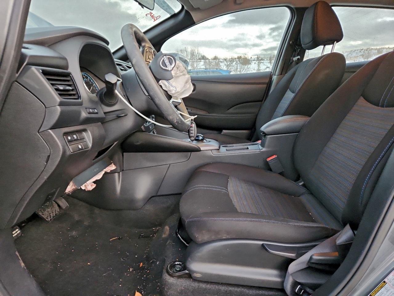 2025 NISSAN LEAF
