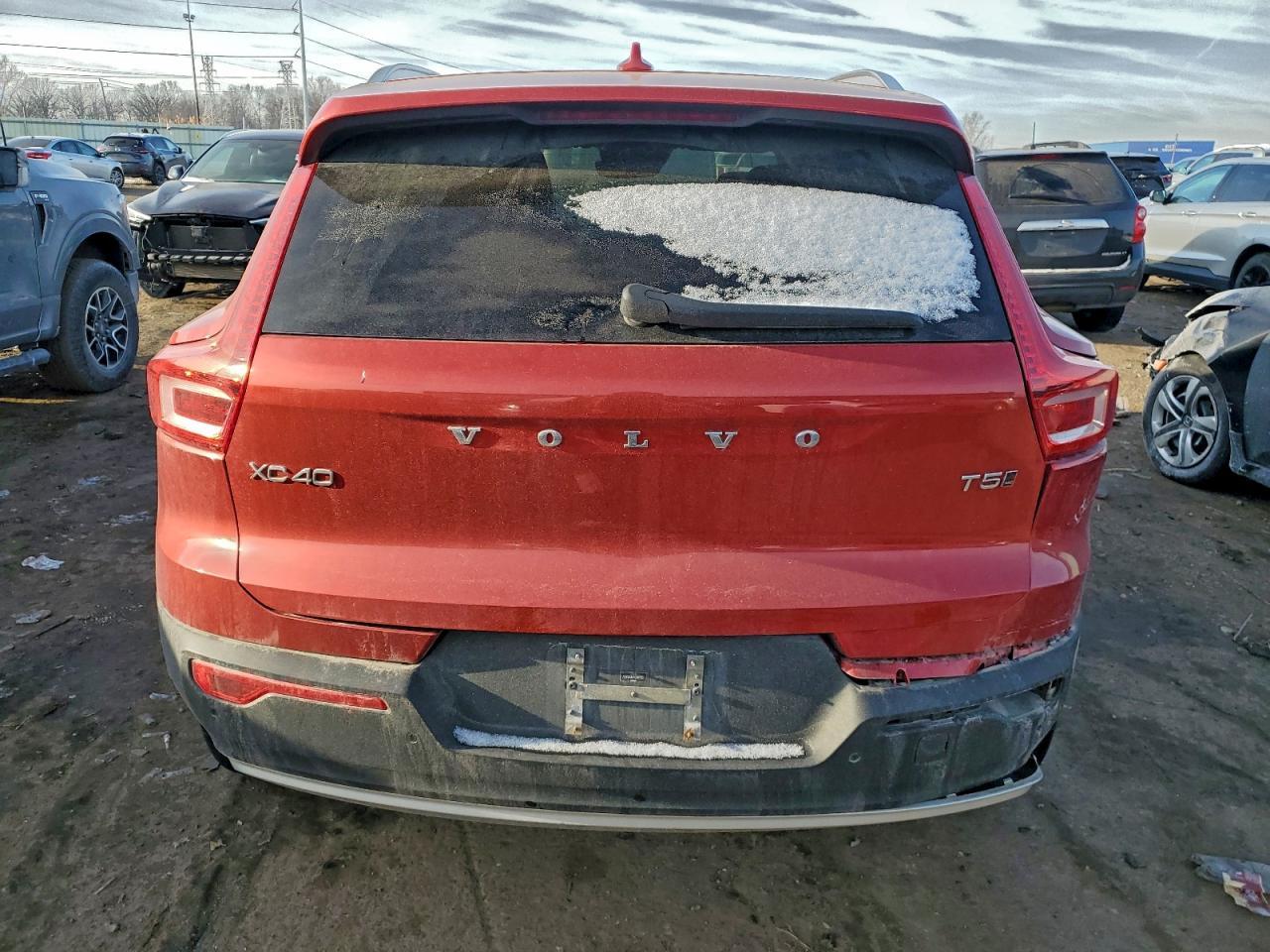 2019 VOLVO XC40