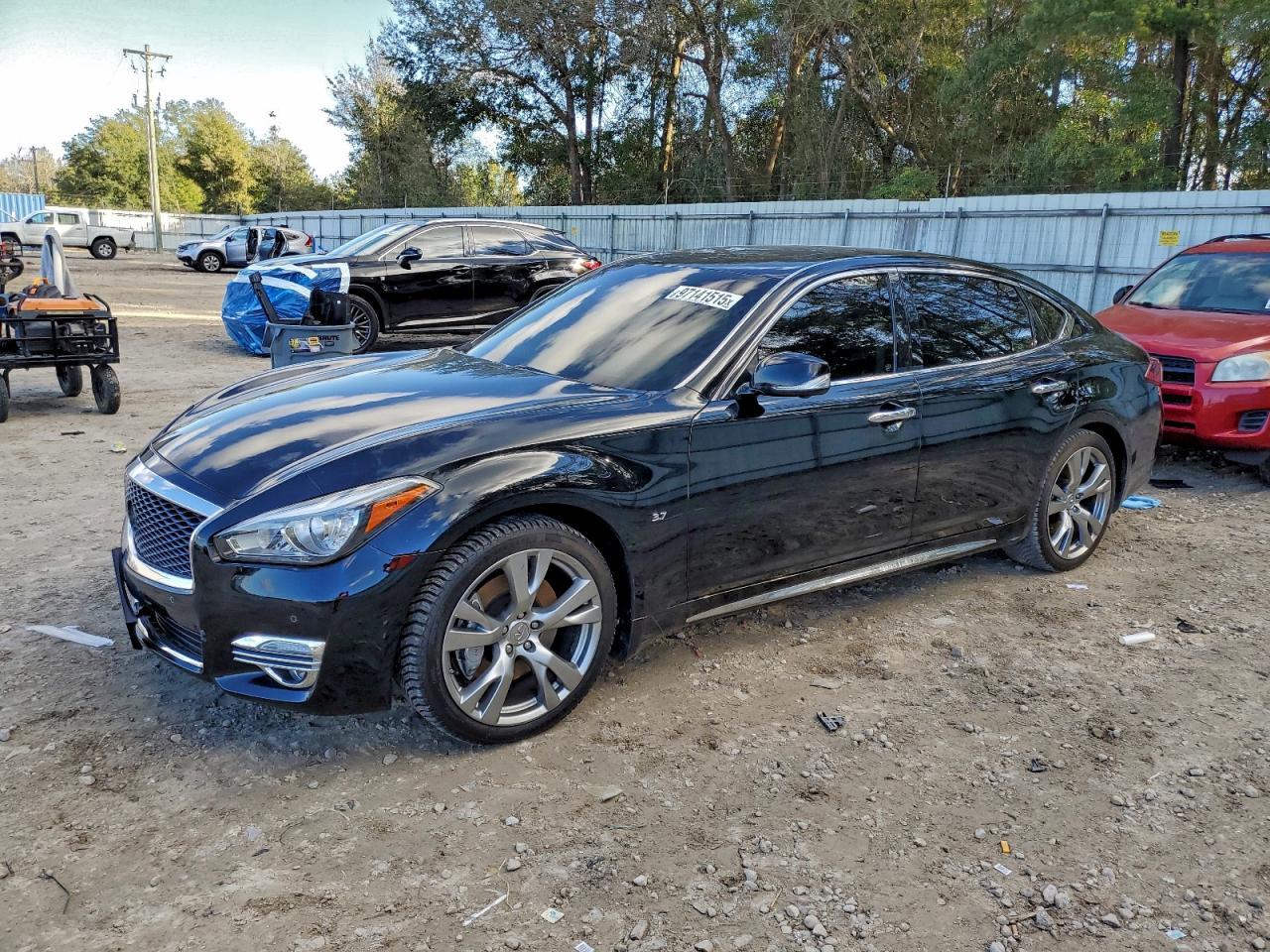 2015 INFINITI Q70