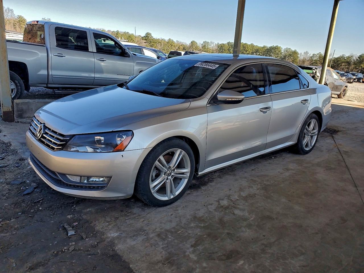 2012 VOLKSWAGEN Passat