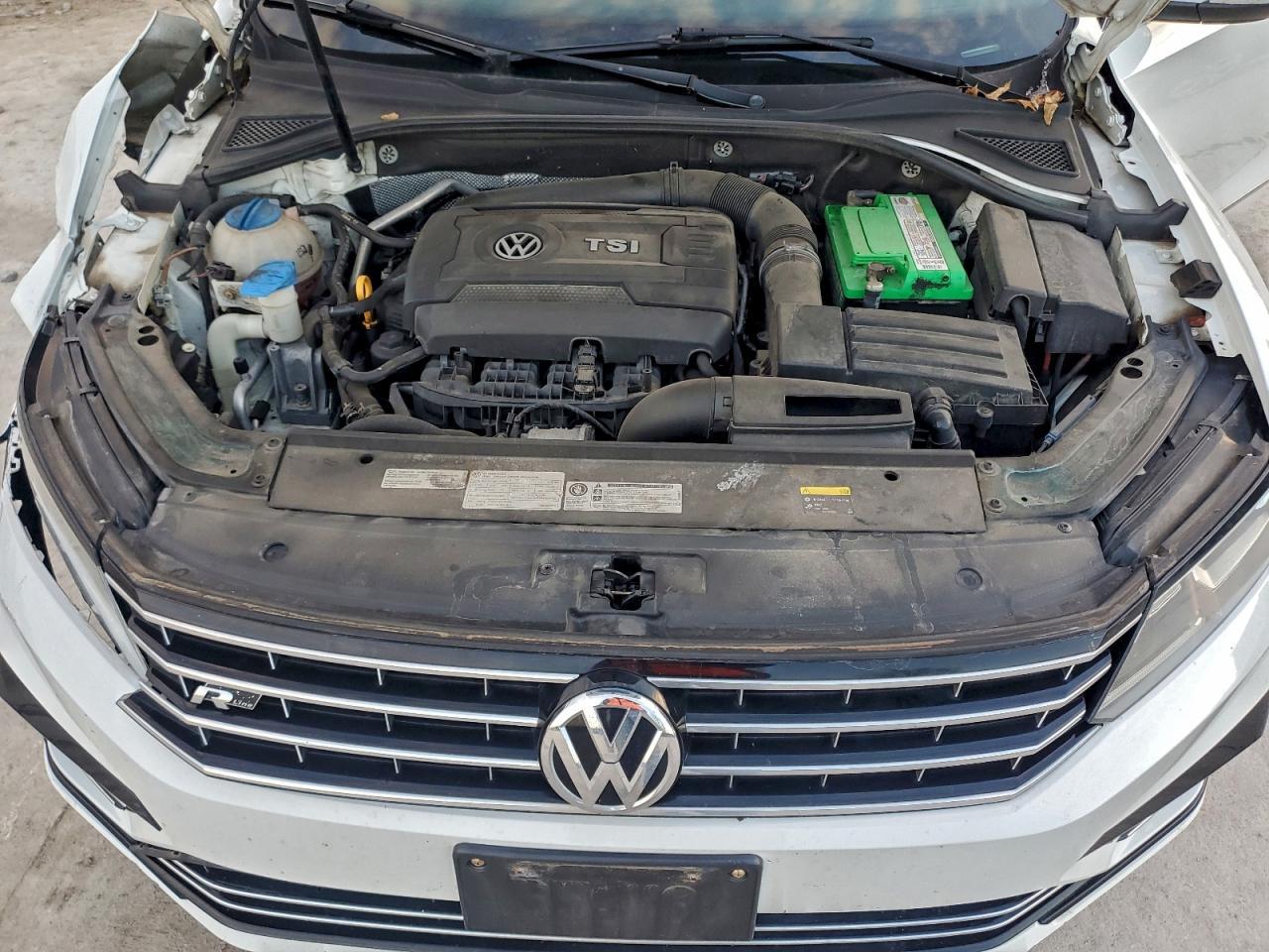 2016 VOLKSWAGEN Passat