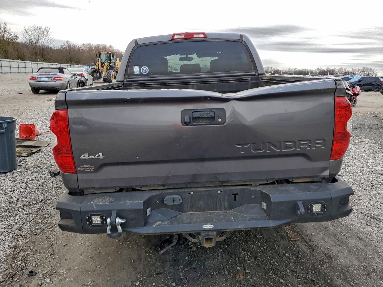 2017 TOYOTA TUNDRA