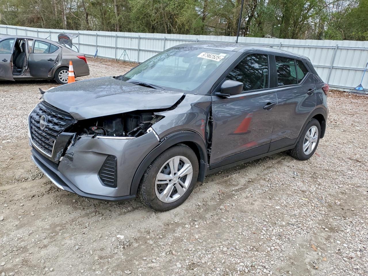 2024 NISSAN KICKS