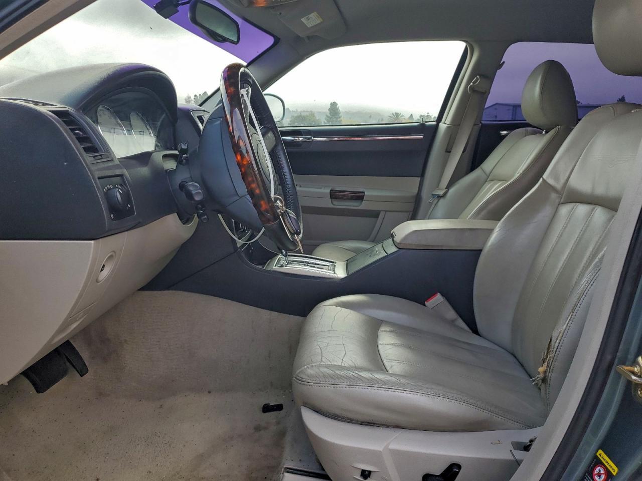 2005 CHRYSLER 300