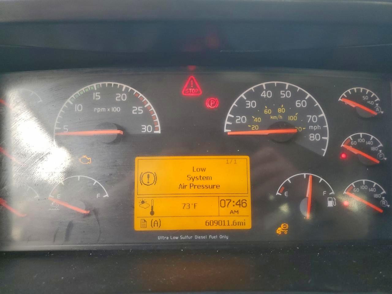 2013 VOLVO VAH