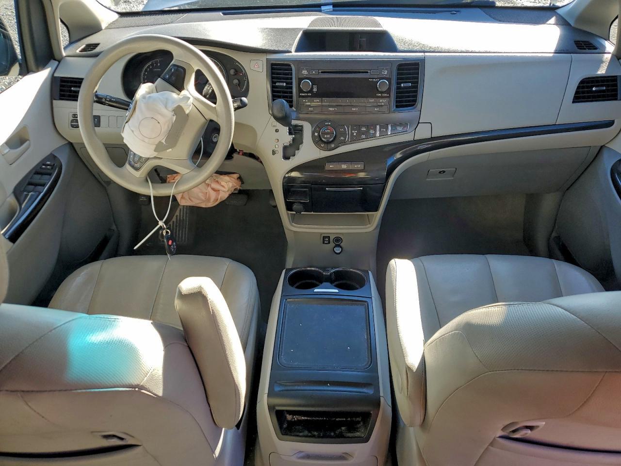2013 TOYOTA SIENNA